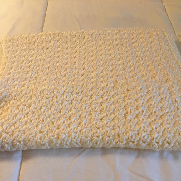 Crocheted Handmade Cream Baby Blanket 31x34 1/2 - NWT - Picture 1 of 1